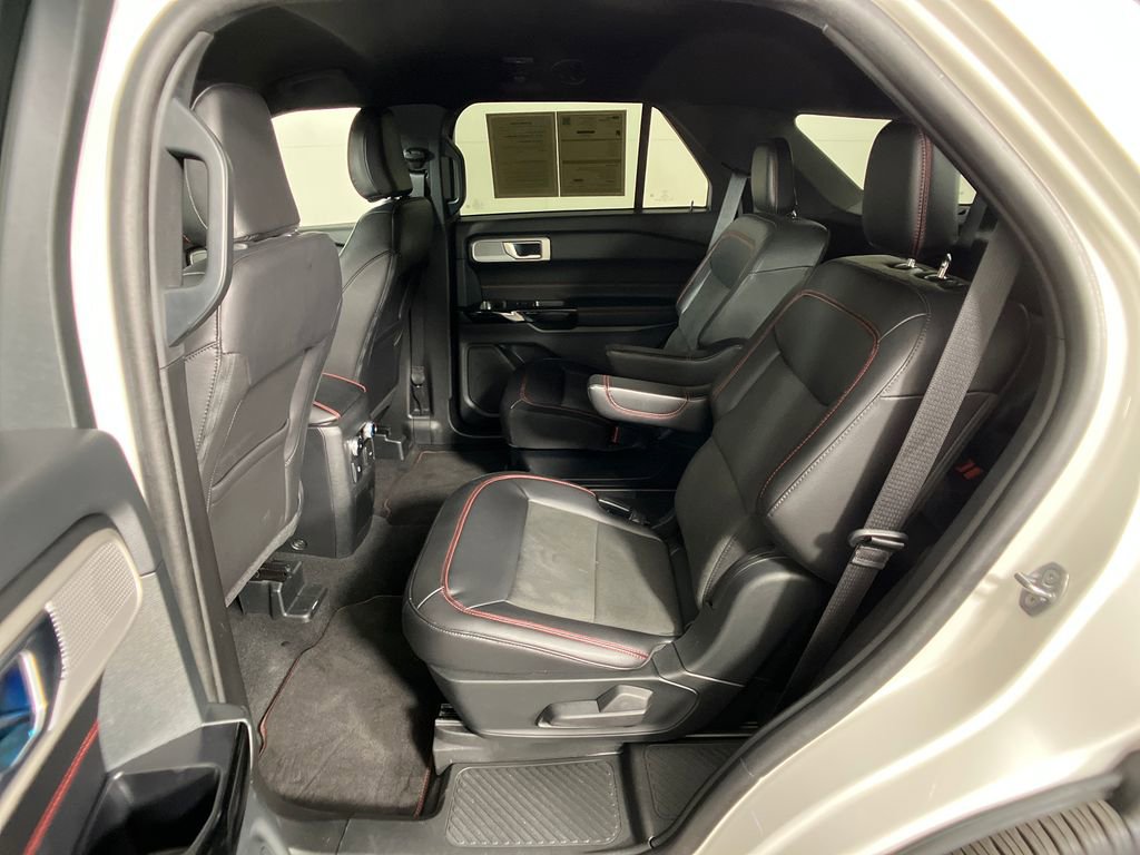 Certified 2024 Ford Explorer ST-Line w/ Class IV Trailer Tow Package image 31