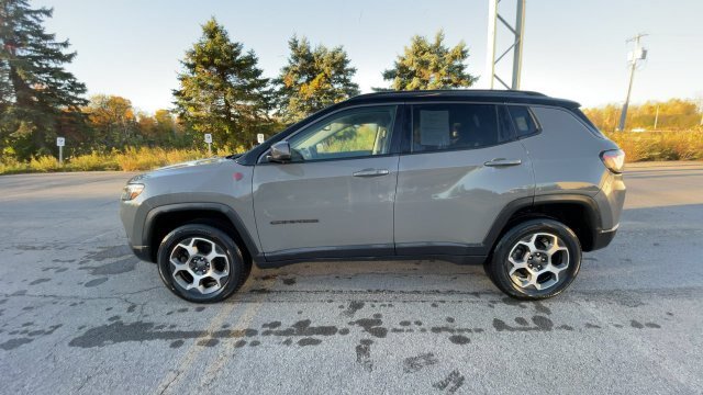 Used 2022 Jeep Compass Trailhawk w/ Trailhawk Elite Group AWD/4WD image 6