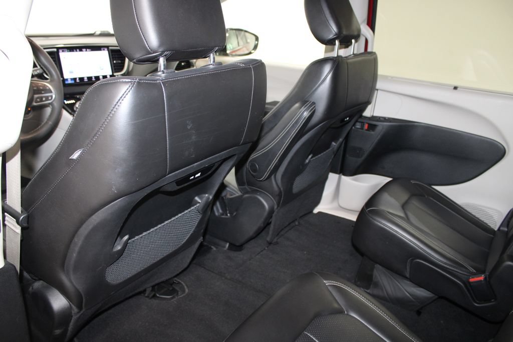 Used 2024 Chrysler Pacifica Touring-L FWD image 27