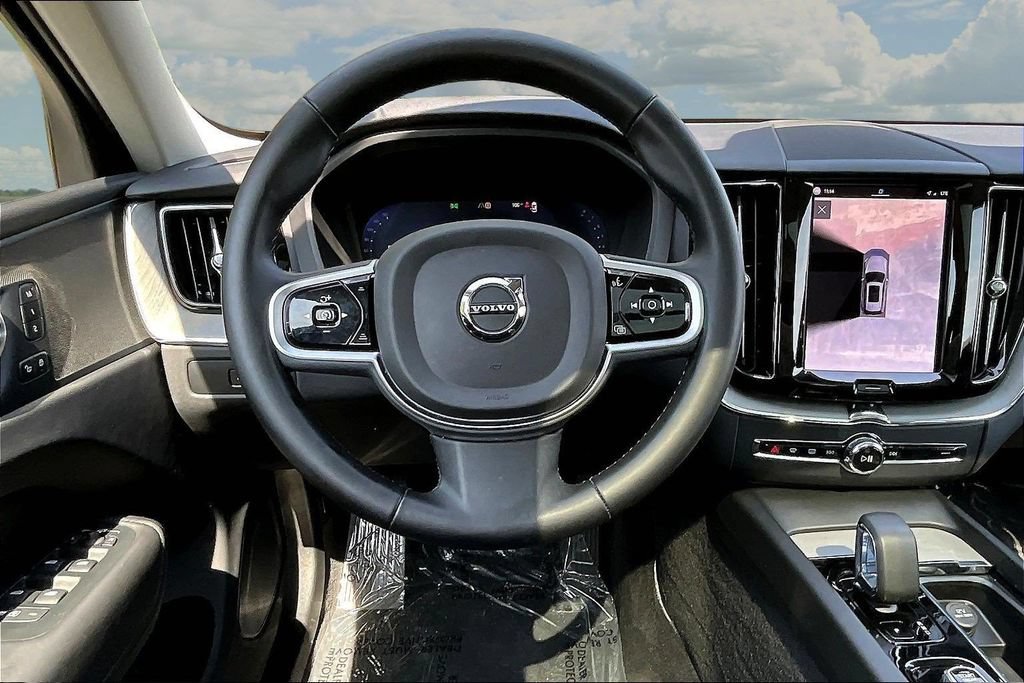 Used 2025 Volvo XC60 B5 Plus AWD/4WD image 10