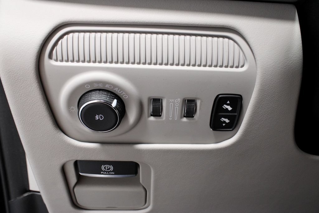 Used 2023 Jeep Grand Wagoneer Series II AWD/4WD image 29