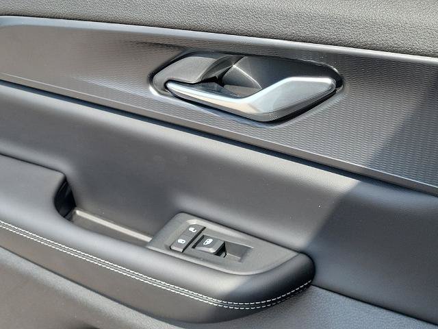 Used 2025 Jeep Grand Cherokee Laredo RWD image 17