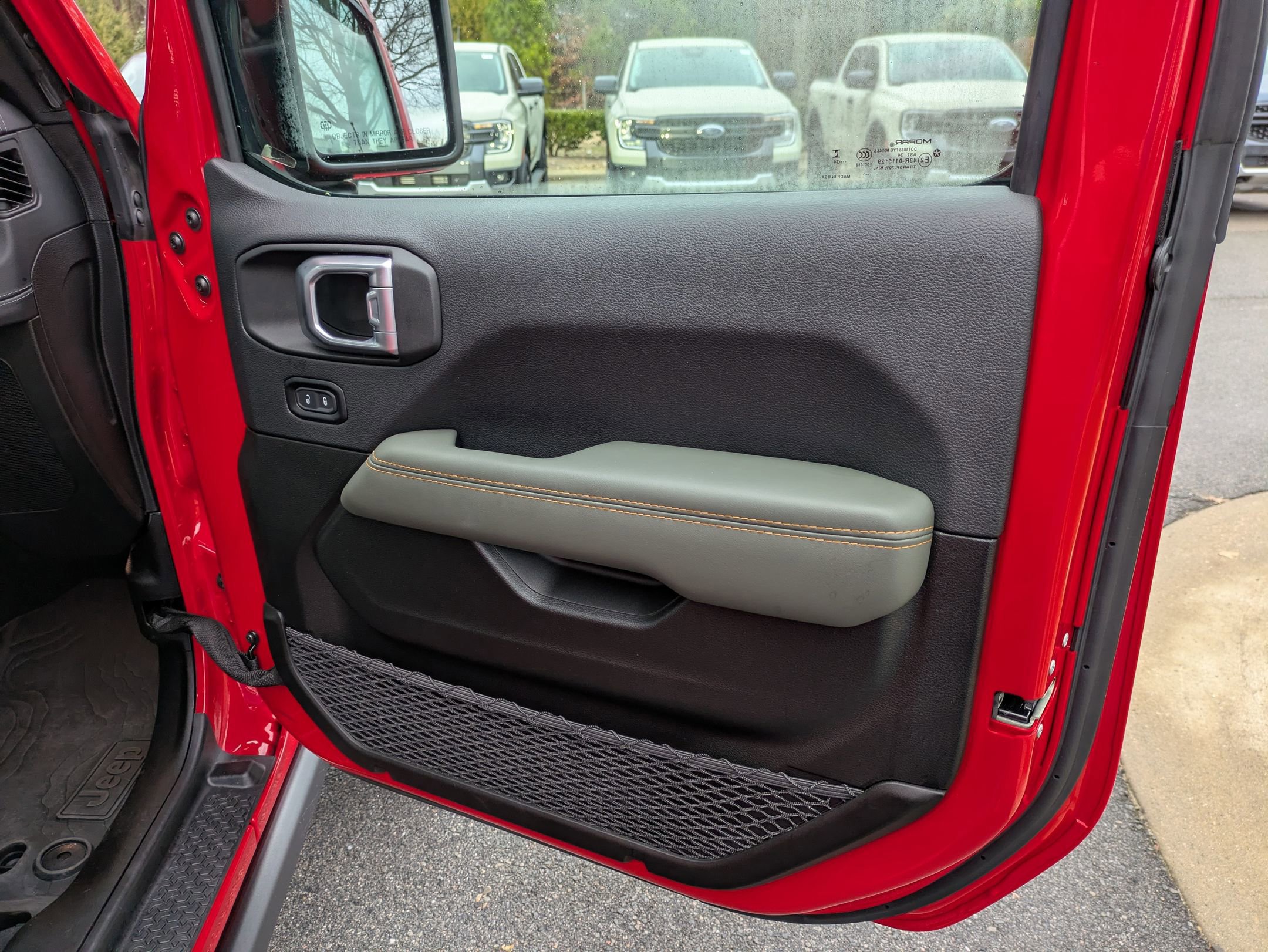 Used 2024 Jeep Gladiator Mojave image 43