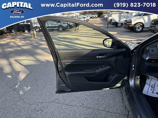 Used 2024 Nissan Altima 2.5 SV image 18