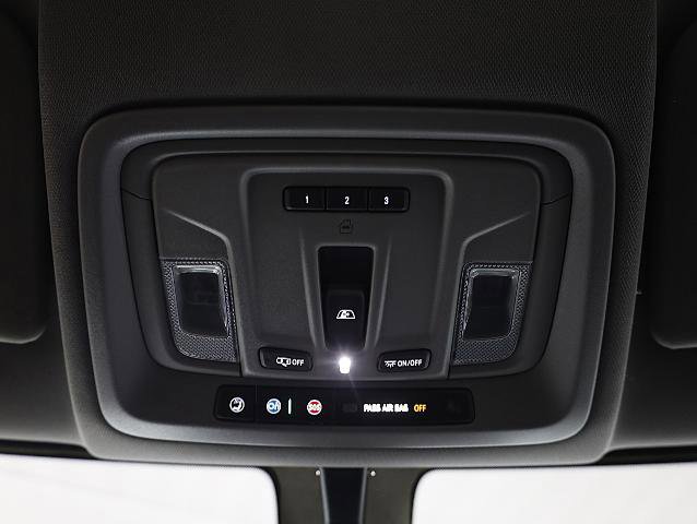 Used 2022 Chevrolet Silverado 3500 LTZ w/ LTZ Convenience Package image 16