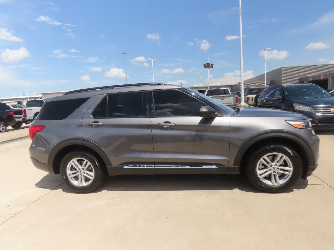 Certified 2023 Ford Explorer XLT RWD image 10