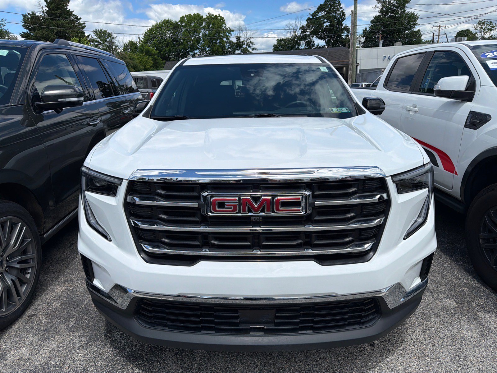 Used 2025 GMC Acadia Elevation FWD image 9