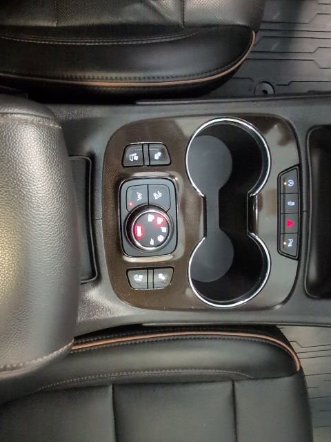 Used 2022 GMC Acadia AT4 image 29