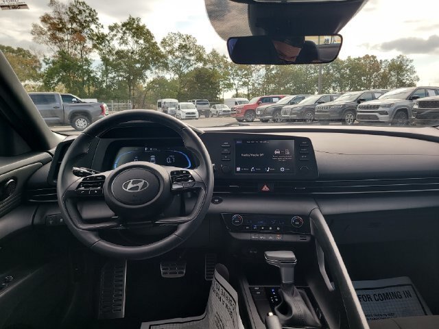 Used 2025 Hyundai Elantra Sport FWD image 24