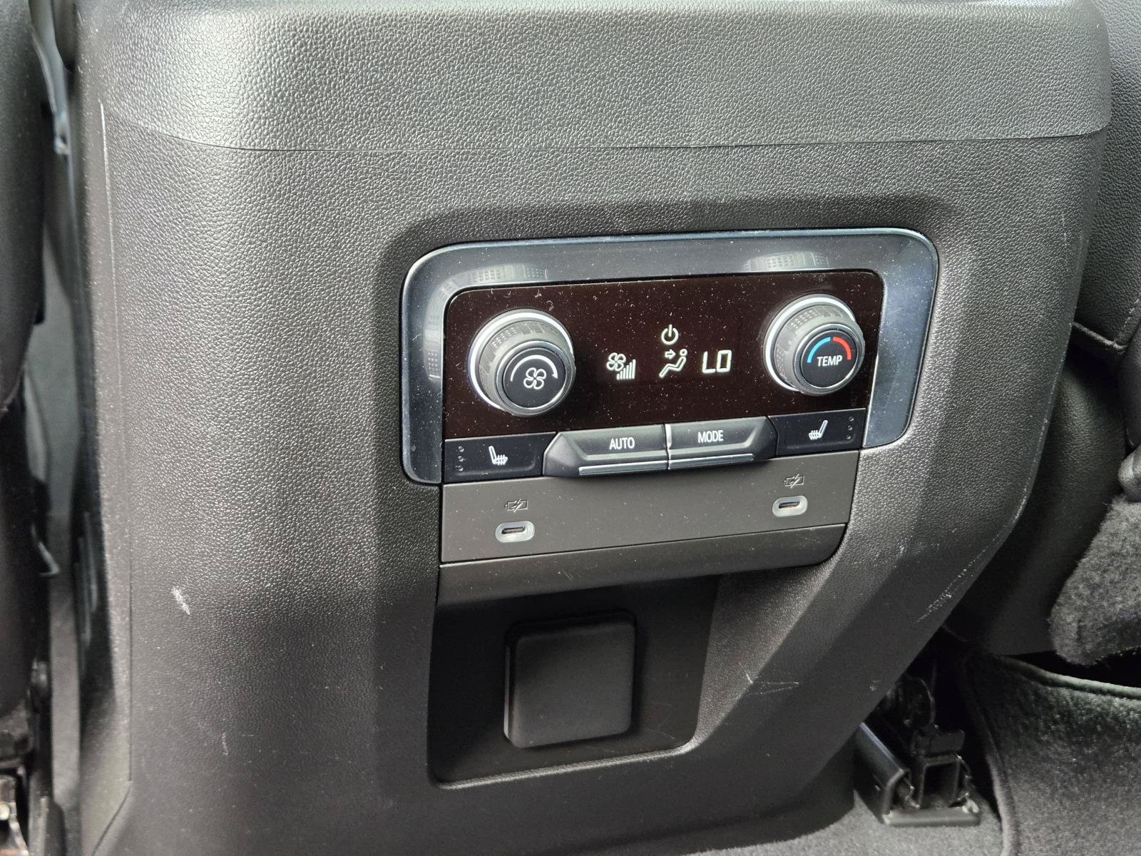 Used 2022 Chevrolet Tahoe Z71 w/ Luxury Package AWD/4WD image 21