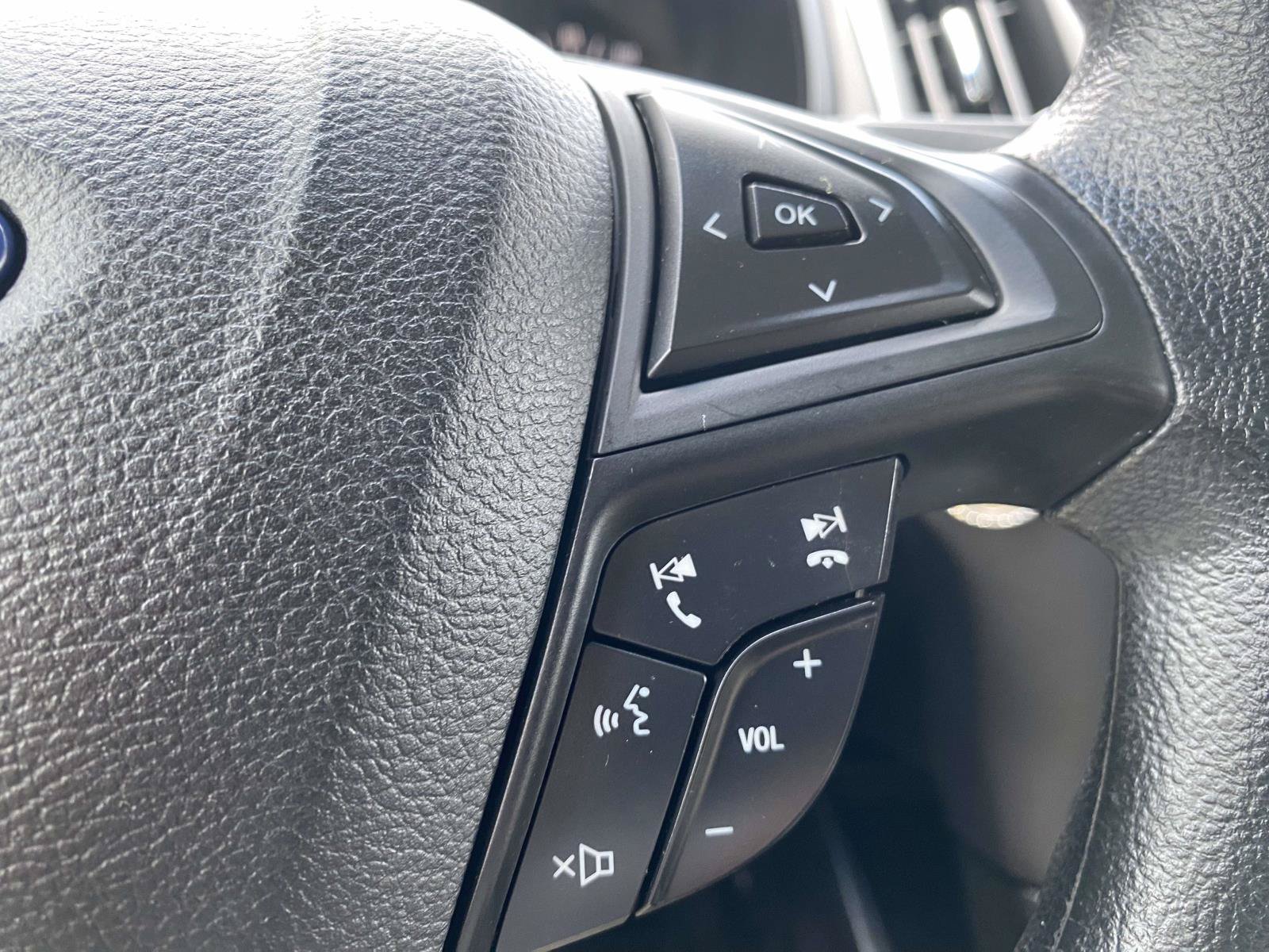 Certified 2018 Ford Edge SE FWD image 21