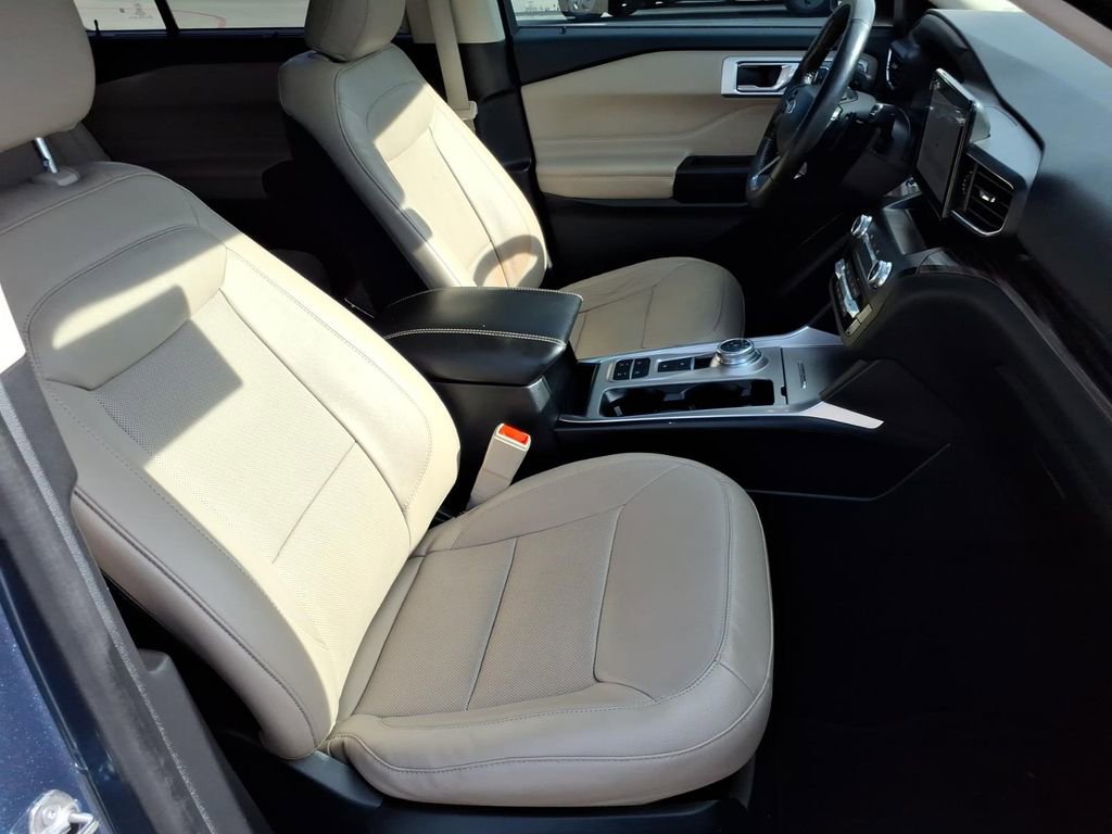 Certified 2020 Ford Explorer Limited RWD image 3