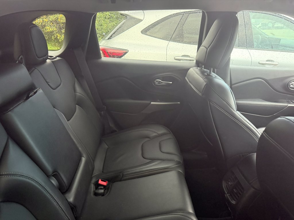 Used 2021 Jeep Cherokee Limited AWD/4WD image 11