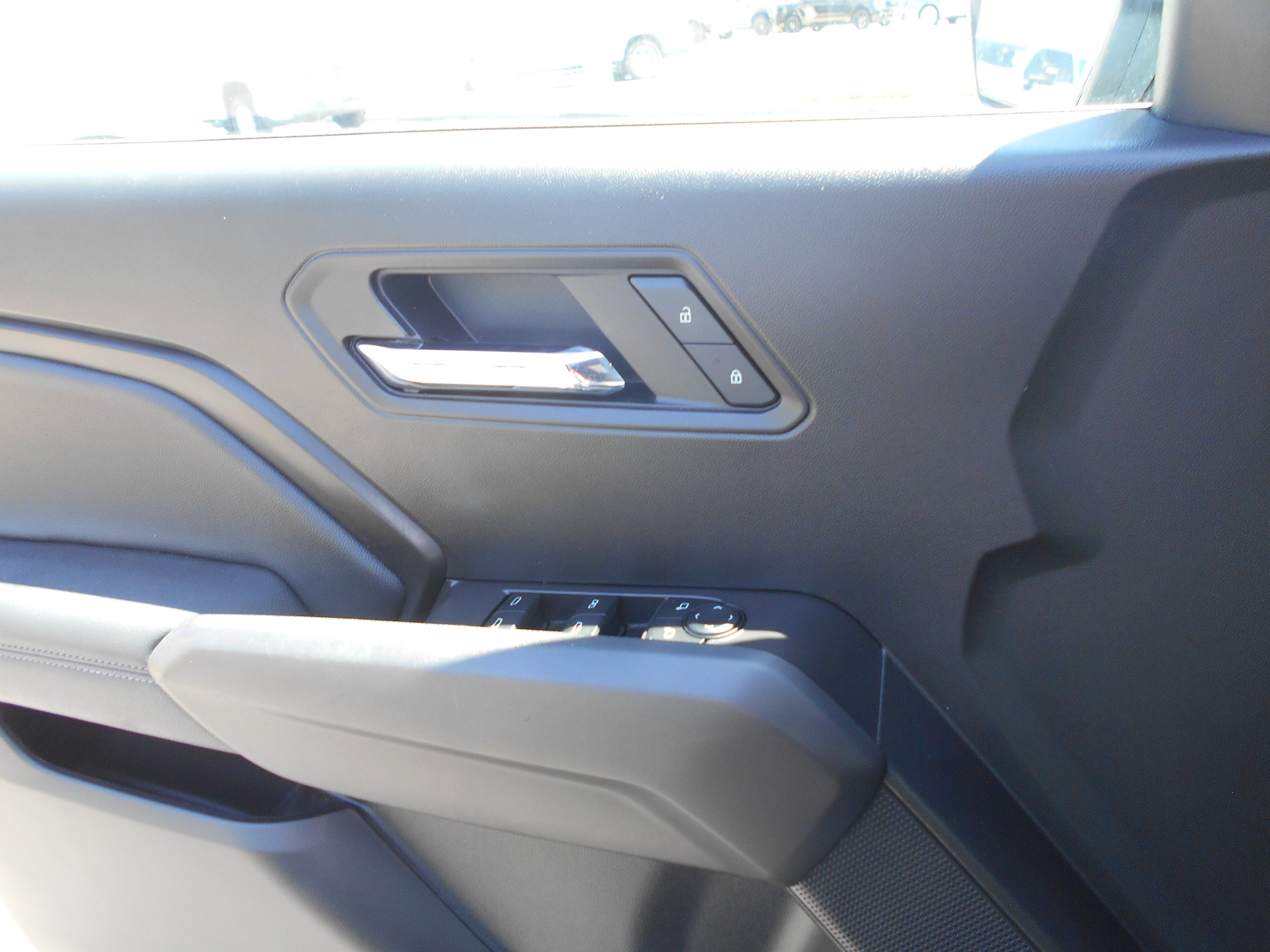 Used 2025 Chevrolet Colorado LT w/ LT Convenience Package AWD/4WD image 17