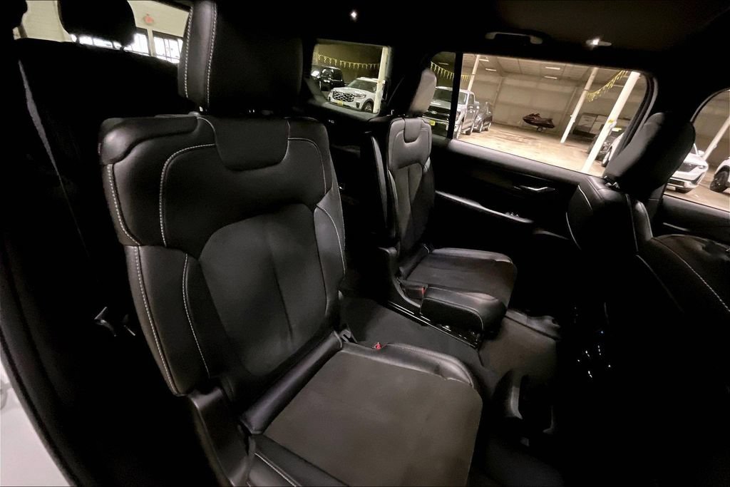 Used 2023 Jeep Grand Cherokee L Laredo AWD/4WD image 26