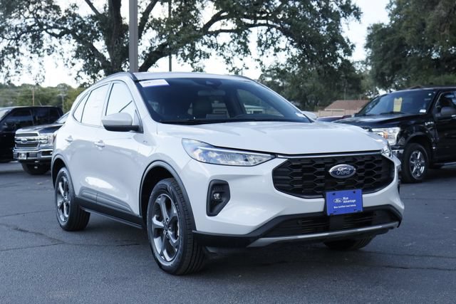 Certified 2025 Ford Escape ST-Line Select AWD/4WD image 7