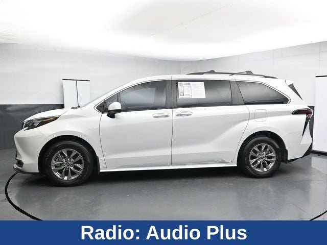 Used 2024 Toyota Sienna XLE FWD image 8