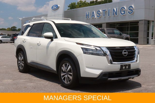 Used 2023 Nissan Pathfinder SL