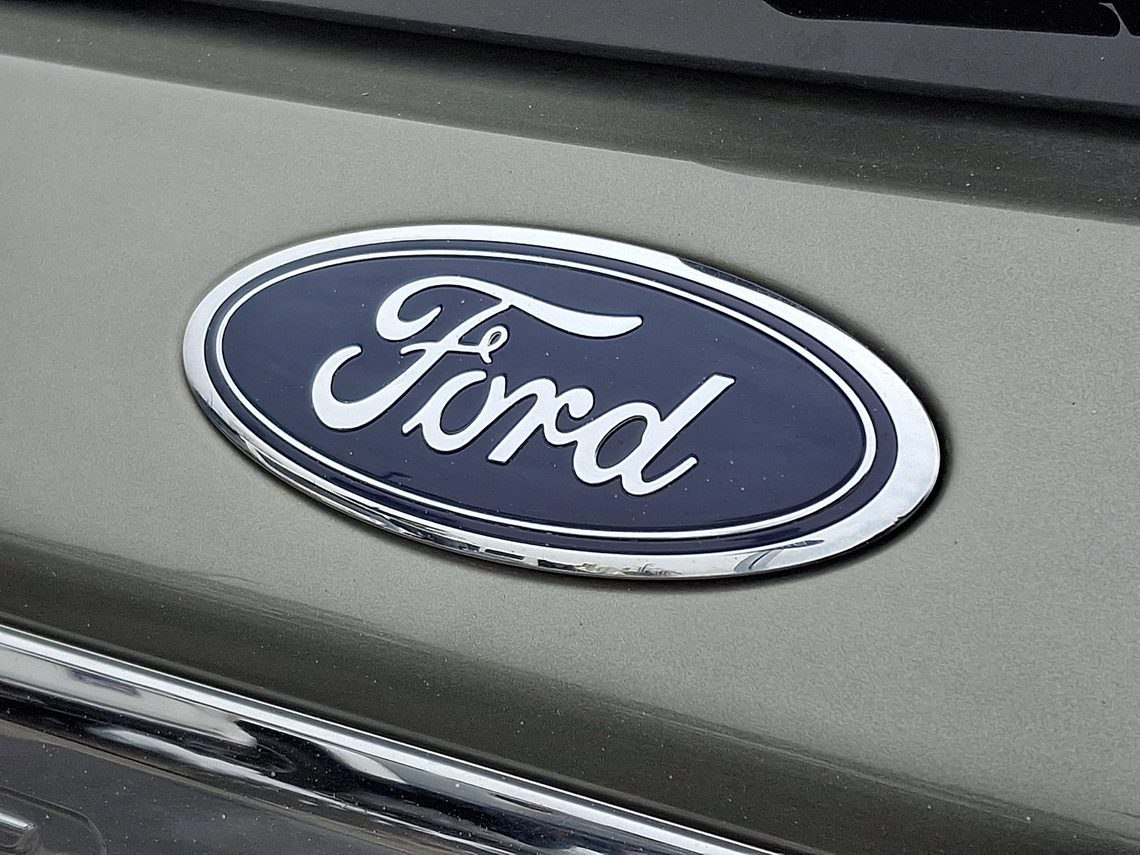 Certified 2020 Ford Explorer XLT w/ Equipment Group 202A image 31