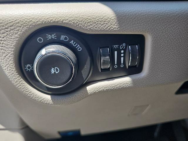 Used 2024 Chrysler Pacifica Touring-L FWD image 24