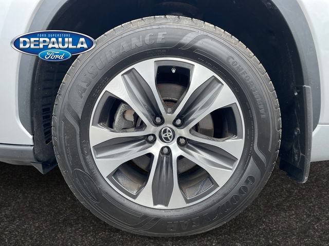 Used 2022 Toyota Highlander XLE AWD/4WD image 18