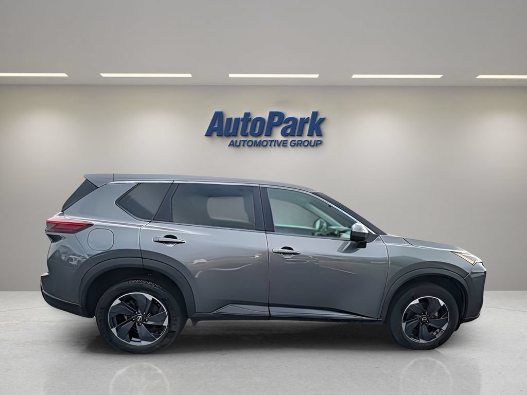 Used 2024 Nissan Rogue SV AWD/4WD image 8