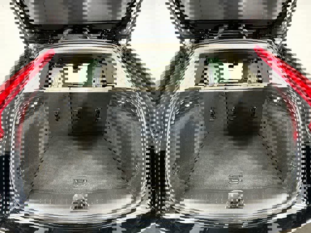 Used 2022 Cadillac XT4 Luxury w/ Cold Weather Package image 24