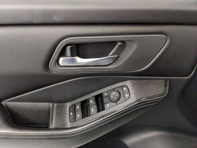 Used 2024 Nissan Rogue SV image 21