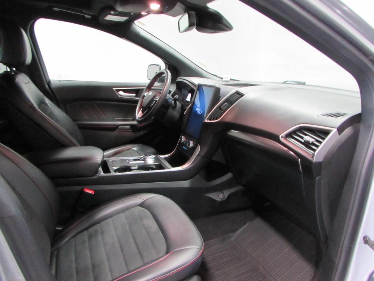 Certified 2024 Ford Edge ST-Line AWD/4WD image 17