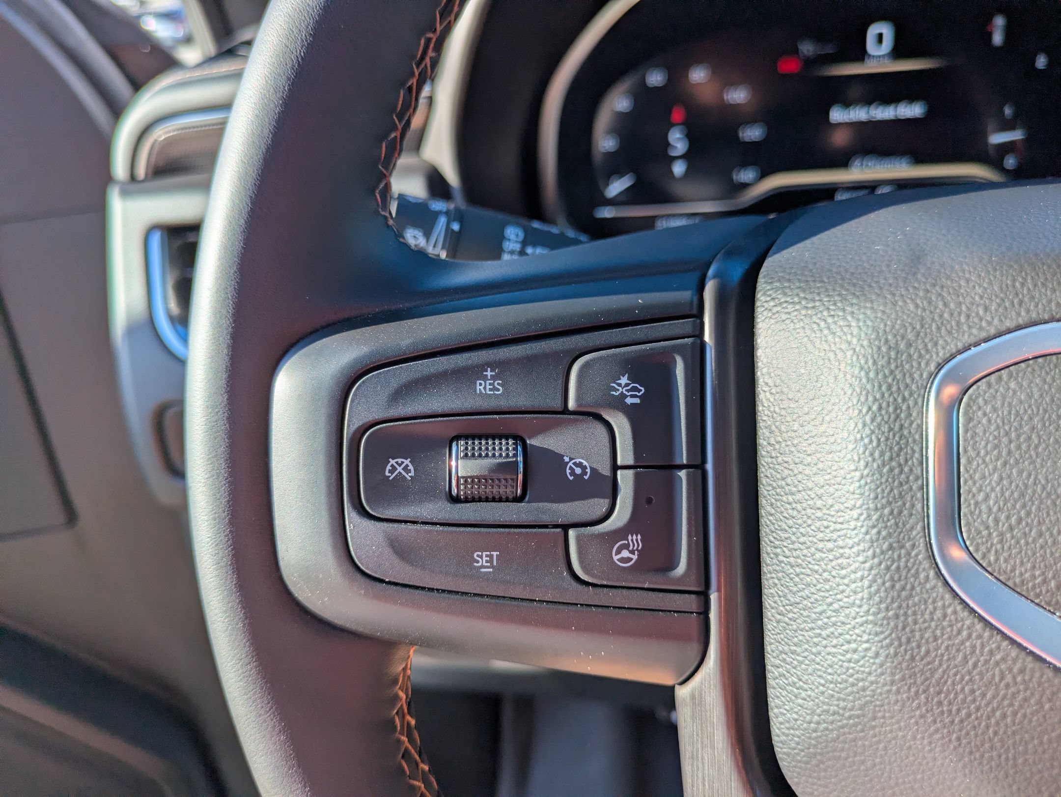 Used 2024 GMC Yukon AT4 w/ Technology Package AWD/4WD image 18
