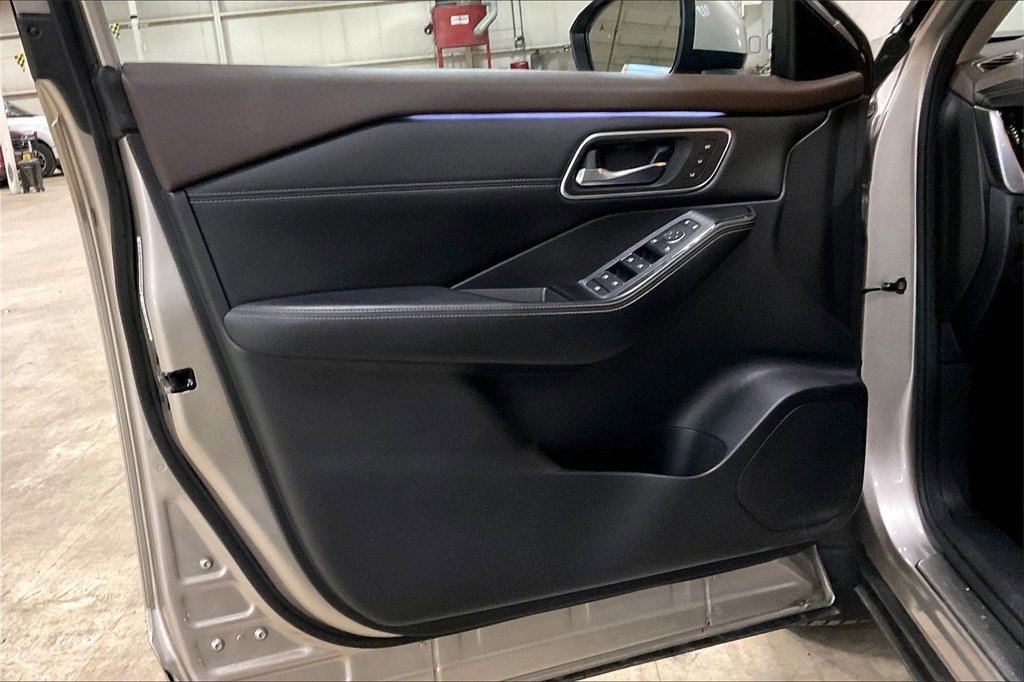 Used 2023 Nissan Rogue Platinum w/ Platinum Premium Package image 22