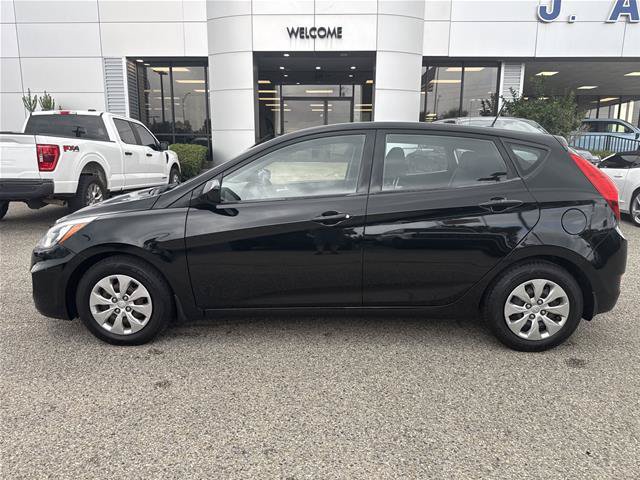 Used 2017 Hyundai Accent SE FWD image 2