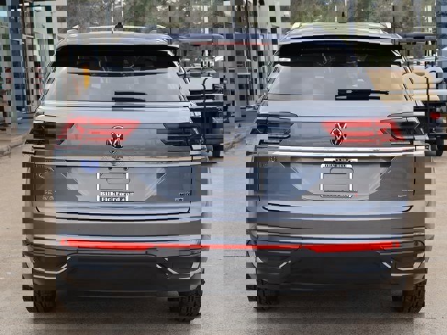 Used 2021 Volkswagen Atlas Cross Sport SE w/ Panoramic Sunroof Package image 4