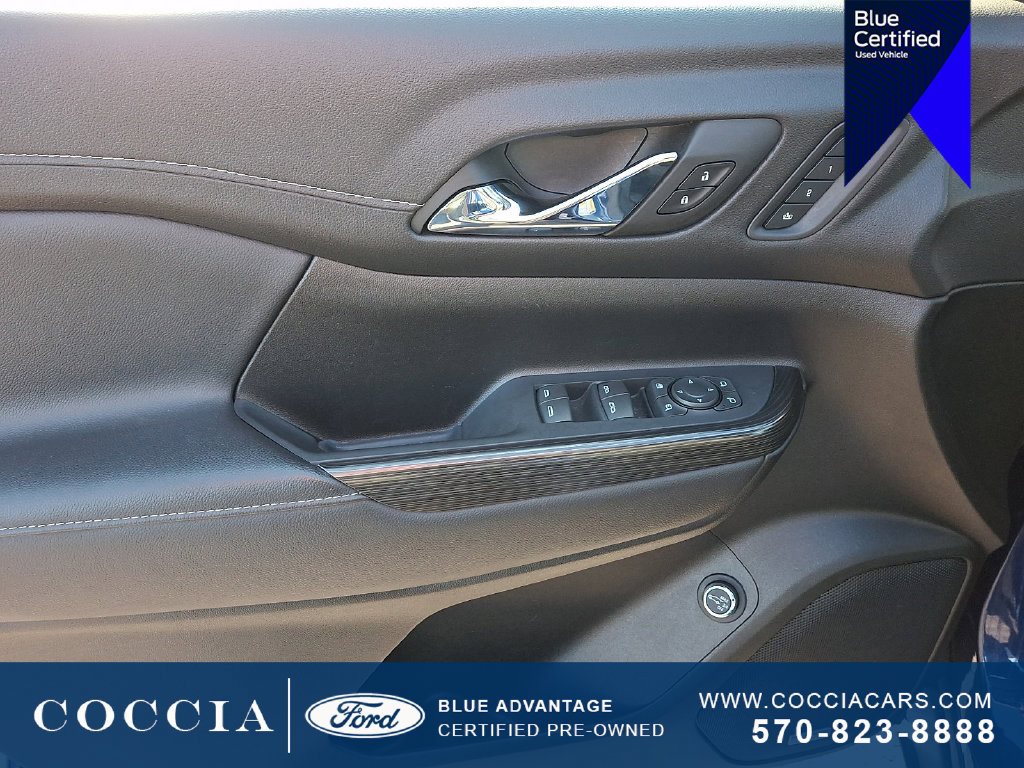 Used 2023 GMC Acadia SLT w/ Technology Package AWD/4WD image 13