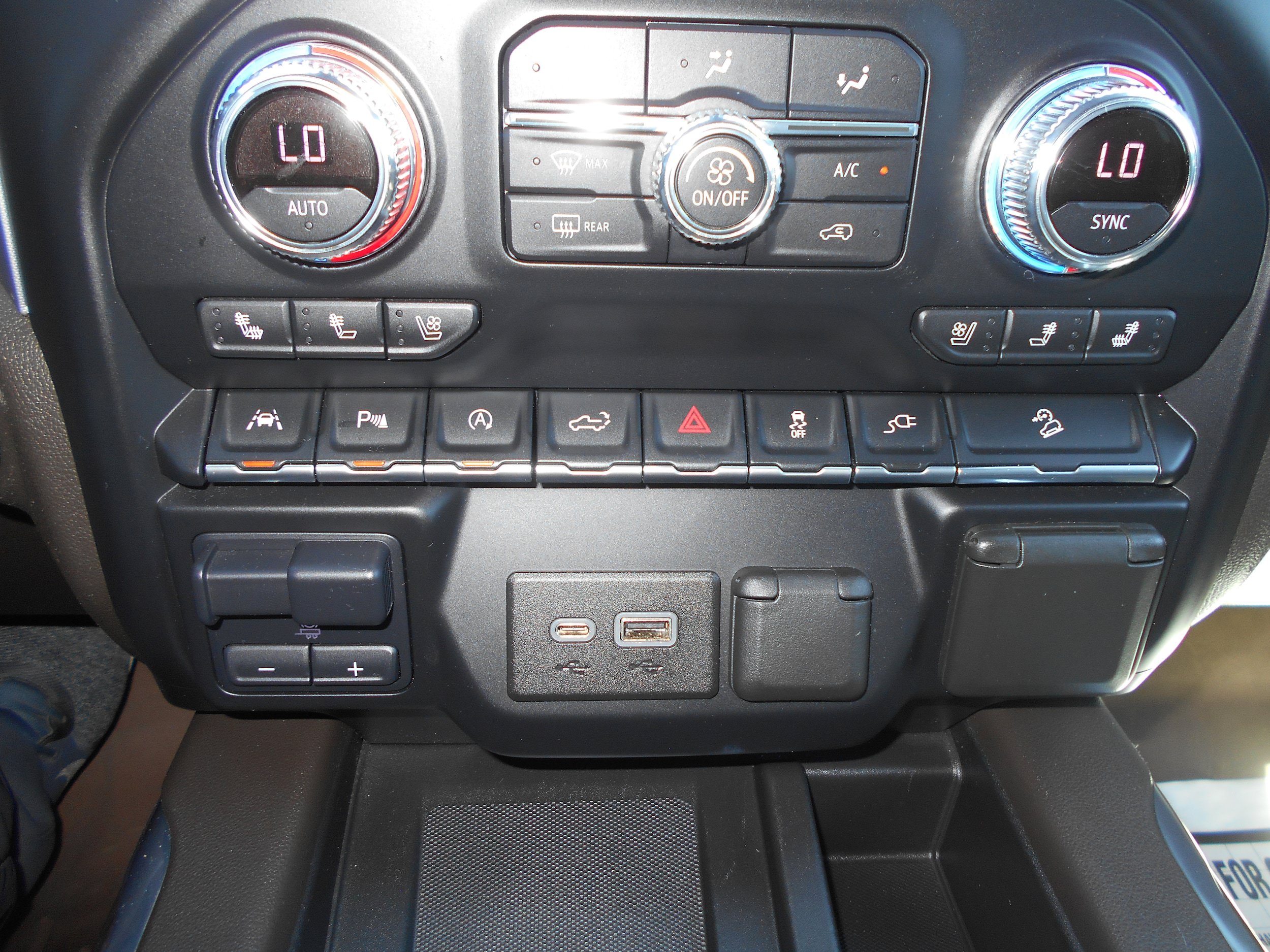 Used 2020 GMC Sierra 1500 SLT w/ SLT Premium Plus Package AWD/4WD image 14