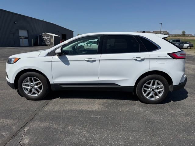 Certified 2024 Ford Edge SEL w/ Convenience Package AWD/4WD image 2