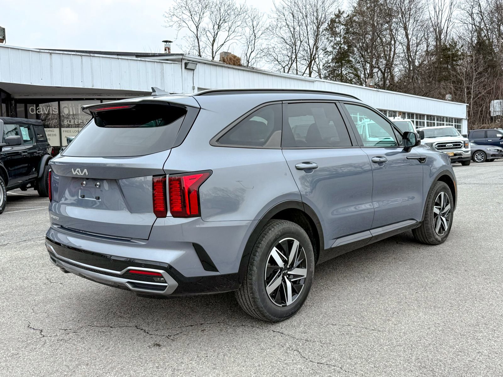 Used 2023 Kia Sorento S image 4
