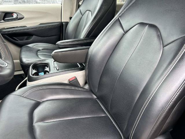 Used 2023 Chrysler Pacifica Touring-L FWD image 26