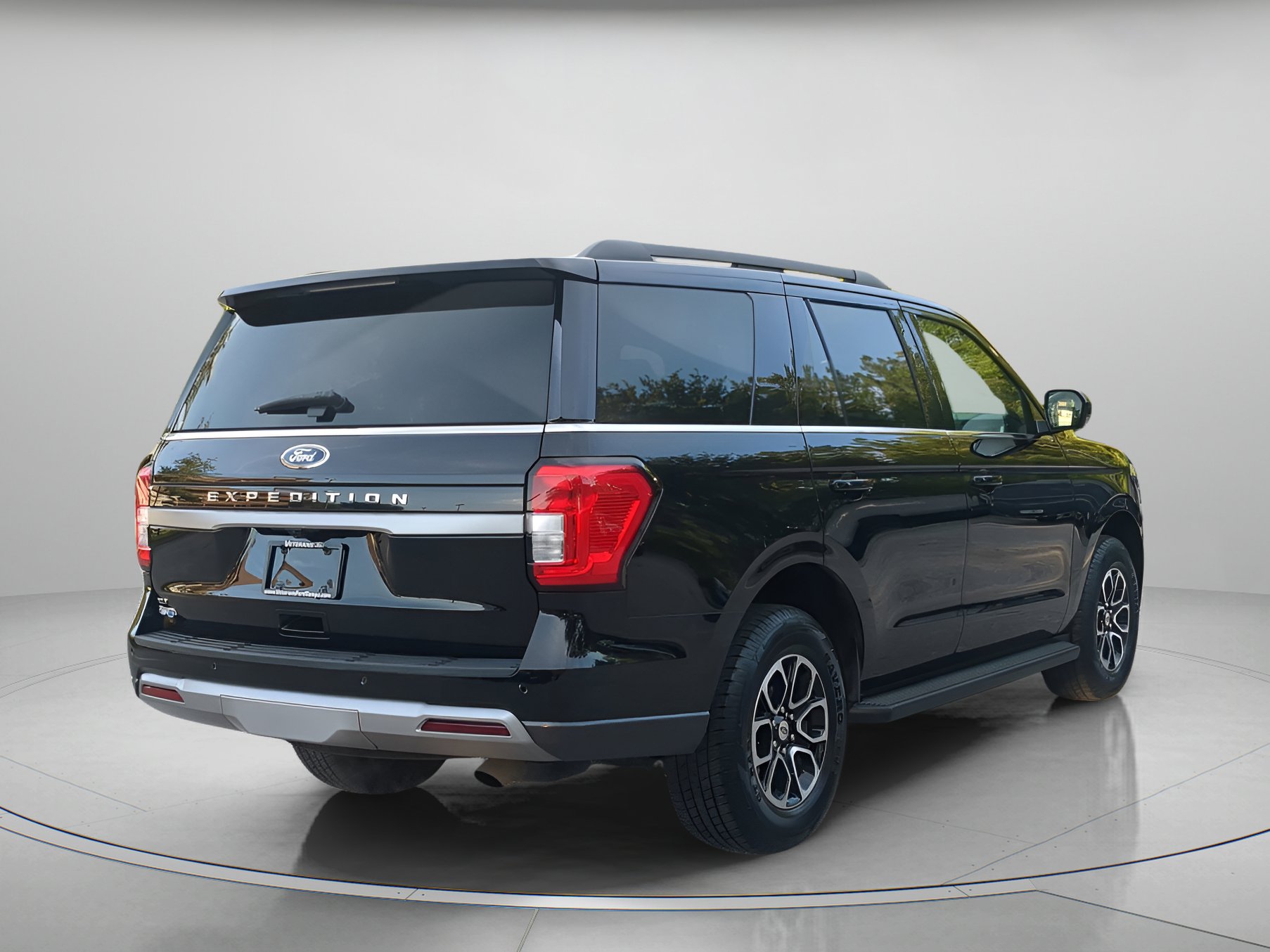 Certified 2024 Ford Expedition XLT RWD image 40