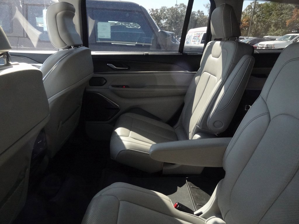 Used 2021 Jeep Grand Cherokee L Overland w/ Advanced Protech Group III image 11