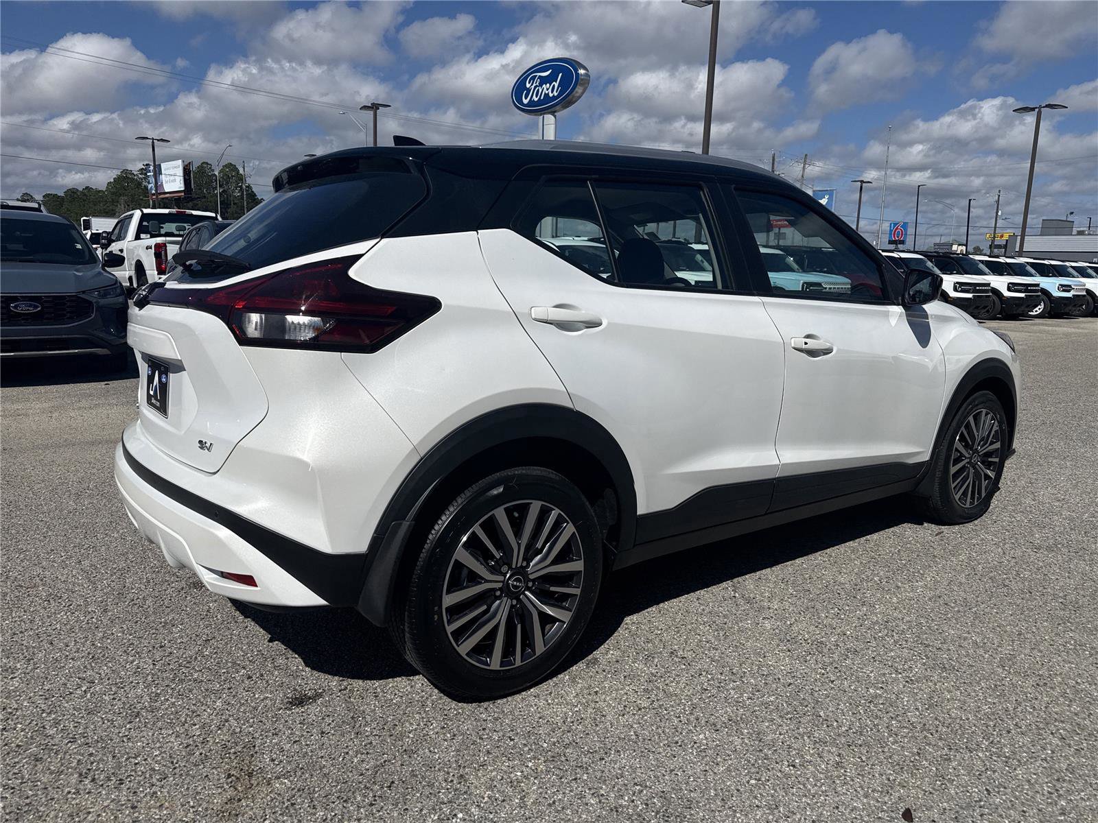 Used 2024 Nissan Kicks SV image 5