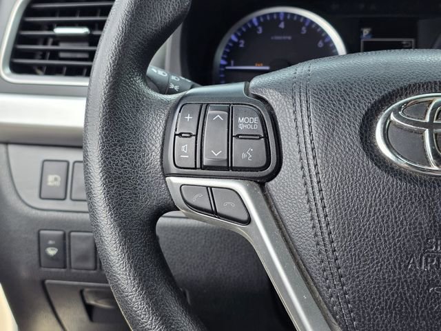 Used 2019 Toyota Highlander LE FWD image 24