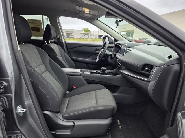 Used 2024 Nissan Rogue SV FWD image 25