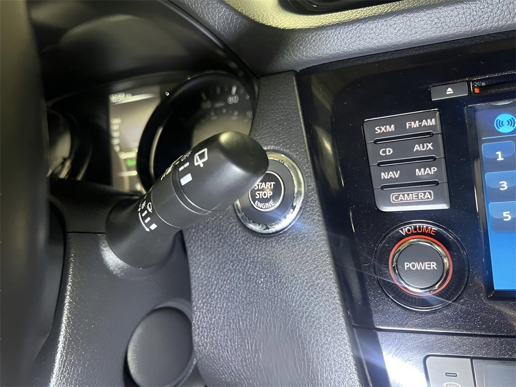 Used 2017 Nissan Rogue SL image 25