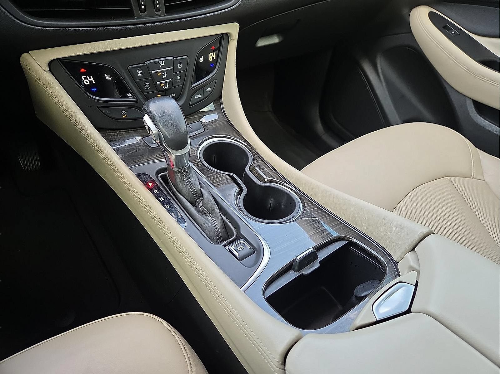 Used 2019 Buick Envision Essence FWD image 25