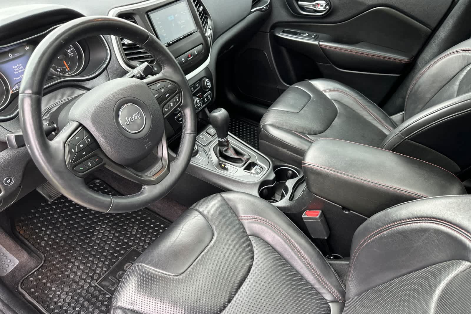 Used 2019 Jeep Cherokee Trailhawk AWD/4WD image 11
