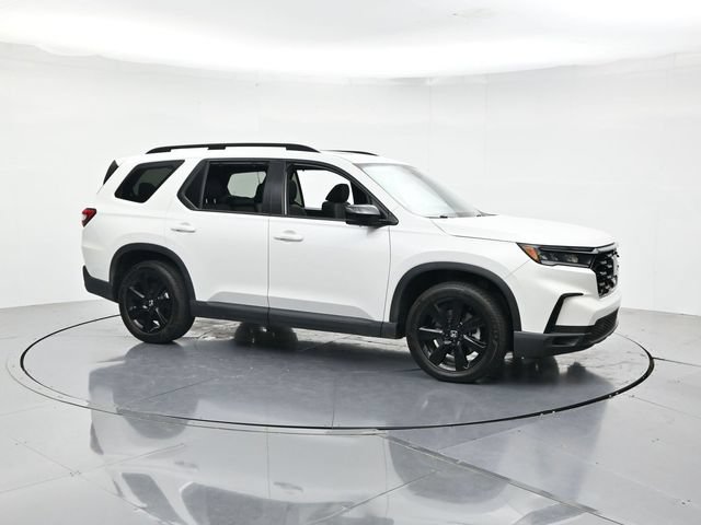 Used 2025 Honda Pilot Black Edition image 3