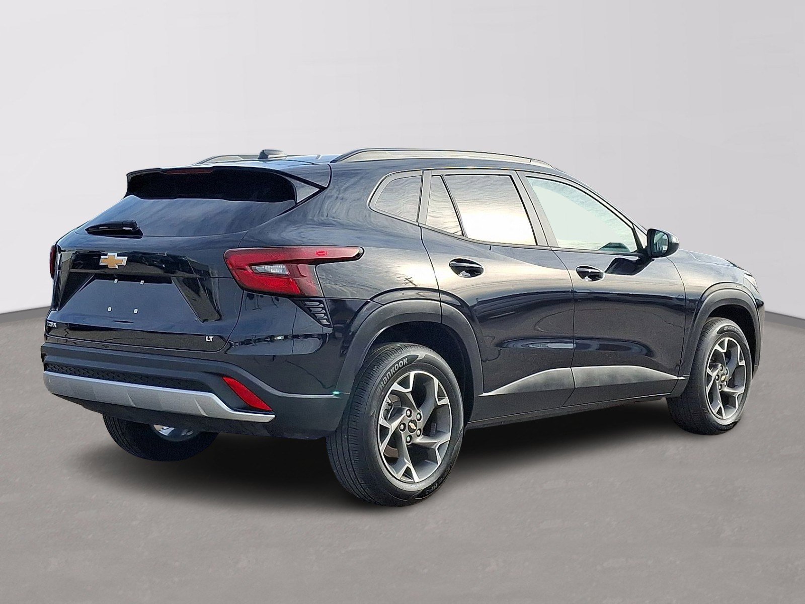 Used 2025 Chevrolet Trax LT w/ LT Convenience Package image 6