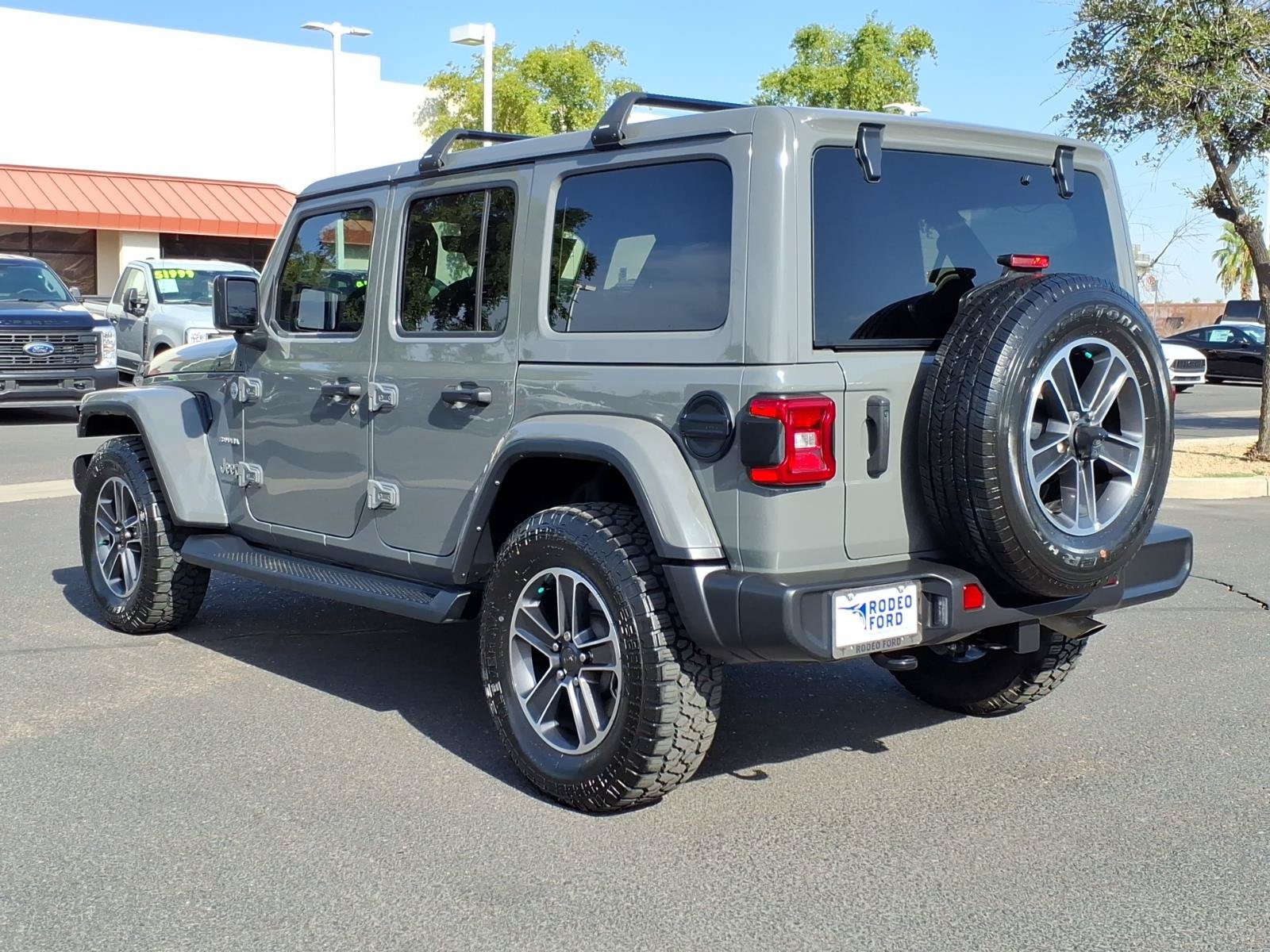 Used 2023 Jeep Wrangler Unlimited Sahara w/ LED Lighting Group AWD/4WD image 3