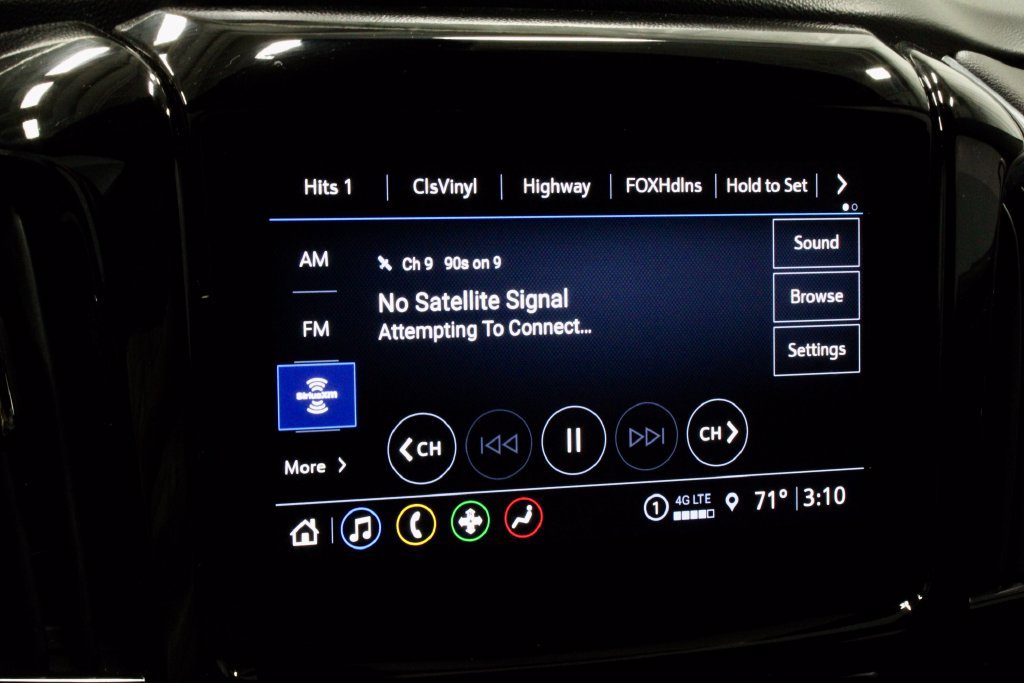 Used 2023 Chevrolet Traverse LT FWD image 3